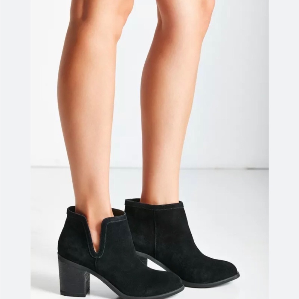 NEW Vince Camuto Black leather suede ankle booties, size 6 - Picture 2 of 10